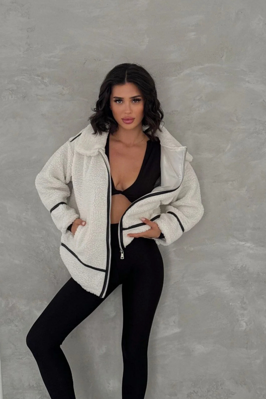 Astarlı Deri Şeritli Kuzu Kürk Ceket