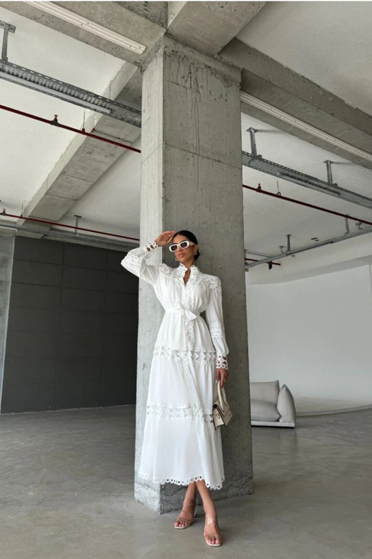 Krep Kumaş & Dantel Detaylı Astarlı Beyaz Elbise